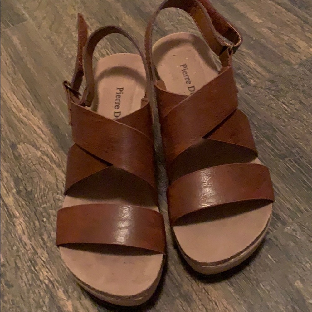 Pierre  Dumas wedges